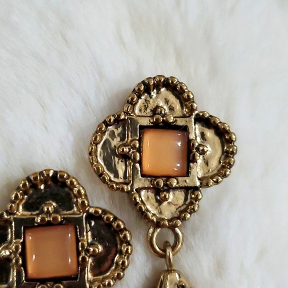 VINTAGE CLIP ON EARRINGS  GOLD TONE - Picture 3 of 6